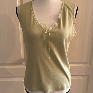 ⭐️ NEW YORK & COMPANY - Green Sleeveless Top - Size Large